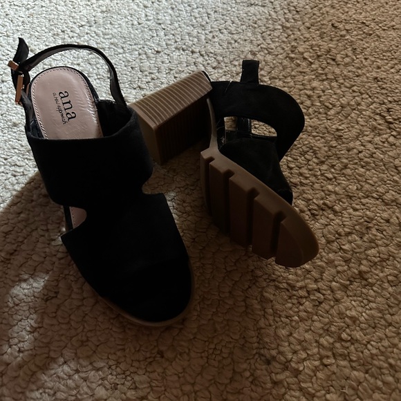 Ana a.n.a daly nwt heeled cutout booties heels suede chunky heels - Picture 3 of 5